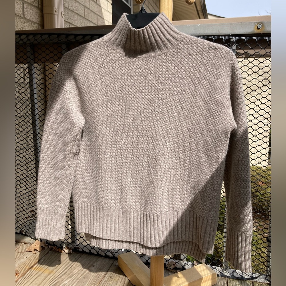 Everlane Cashmere & Wool Blend Waffle Knit Turtleneck Sweater Neutral Color - Picture 5 of 17